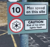 10mph Max Speed Sign with Ice Warning Lights
