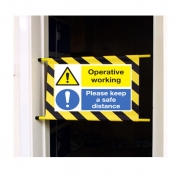 Operative working Please keep a safe distance Doorway sign